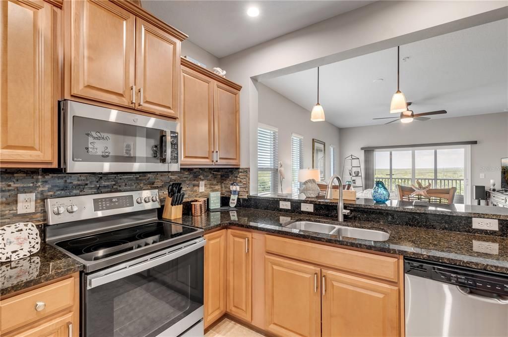 For Sale: $419,000 (3 beds, 3 baths, 1531 Square Feet)