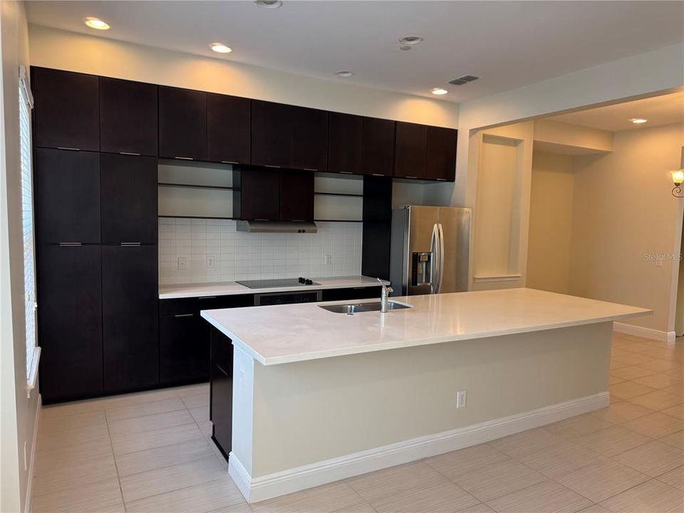 На продажу: $469,995 (4 спален, 3 ванн, 1759 Квадратных фут)