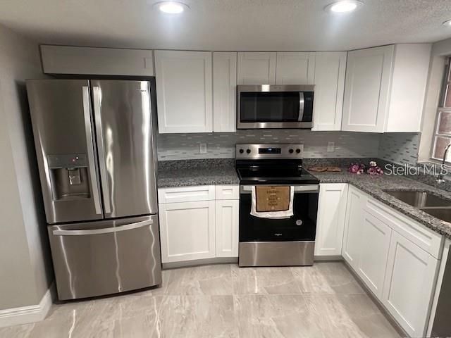 For Rent: $3,000 (4 beds, 2 baths, 1940 Square Feet)