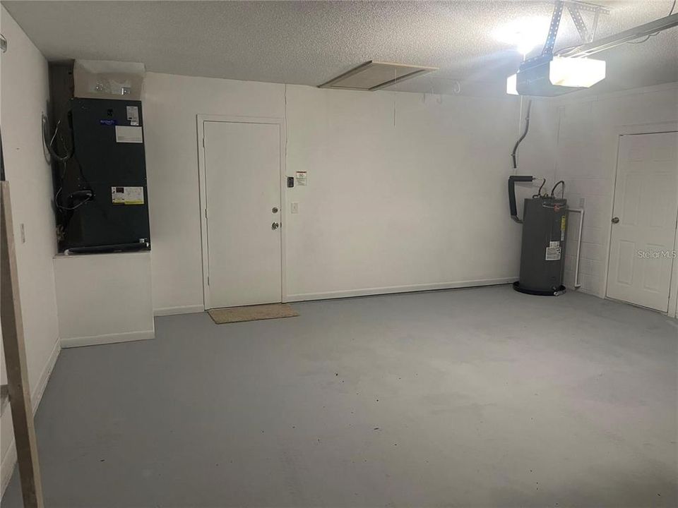 For Rent: $3,000 (4 beds, 2 baths, 1940 Square Feet)