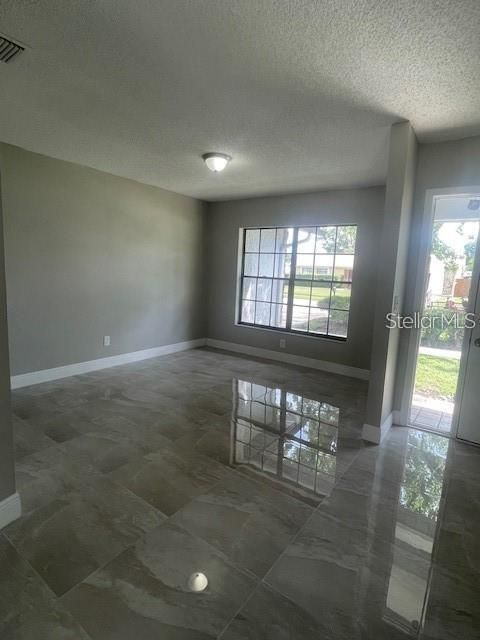 For Rent: $3,000 (4 beds, 2 baths, 1940 Square Feet)