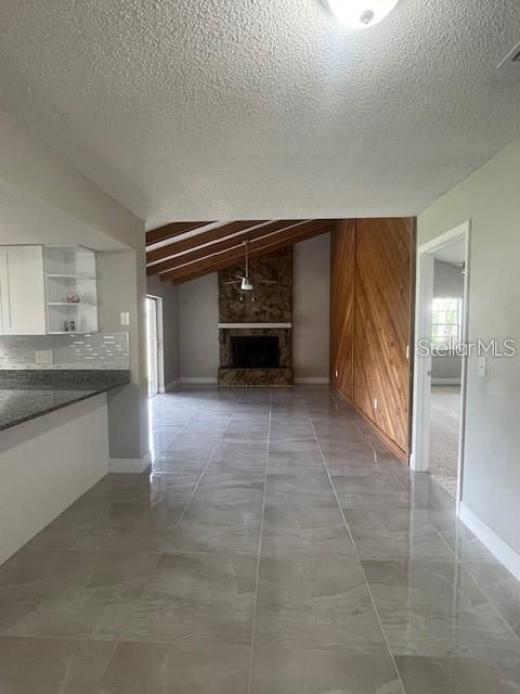 For Rent: $3,000 (4 beds, 2 baths, 1940 Square Feet)