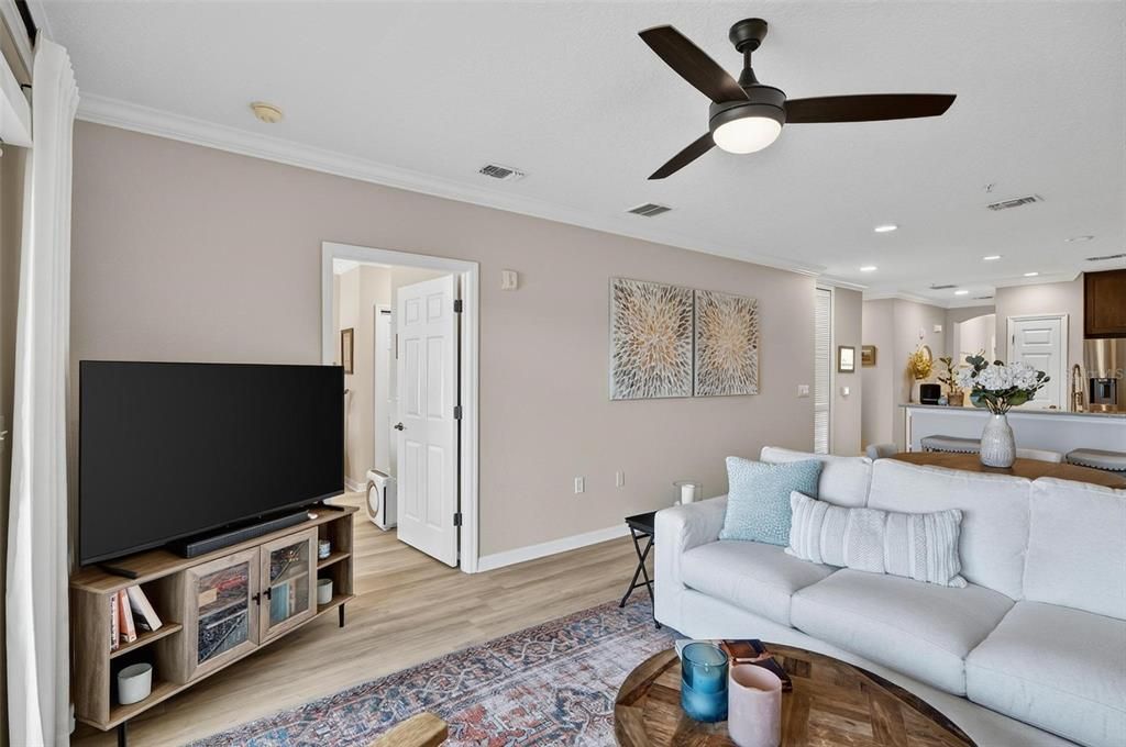 Activo con contrato: $399,000 (3 camas, 2 baños, 1377 Pies cuadrados)