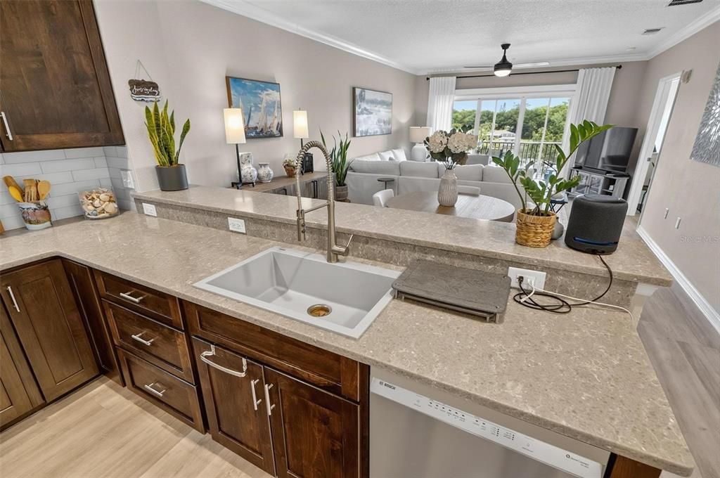 Activo con contrato: $399,000 (3 camas, 2 baños, 1377 Pies cuadrados)