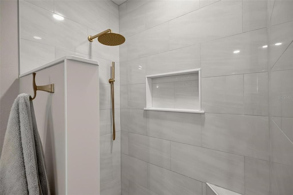 Activo con contrato: $399,000 (3 camas, 2 baños, 1377 Pies cuadrados)
