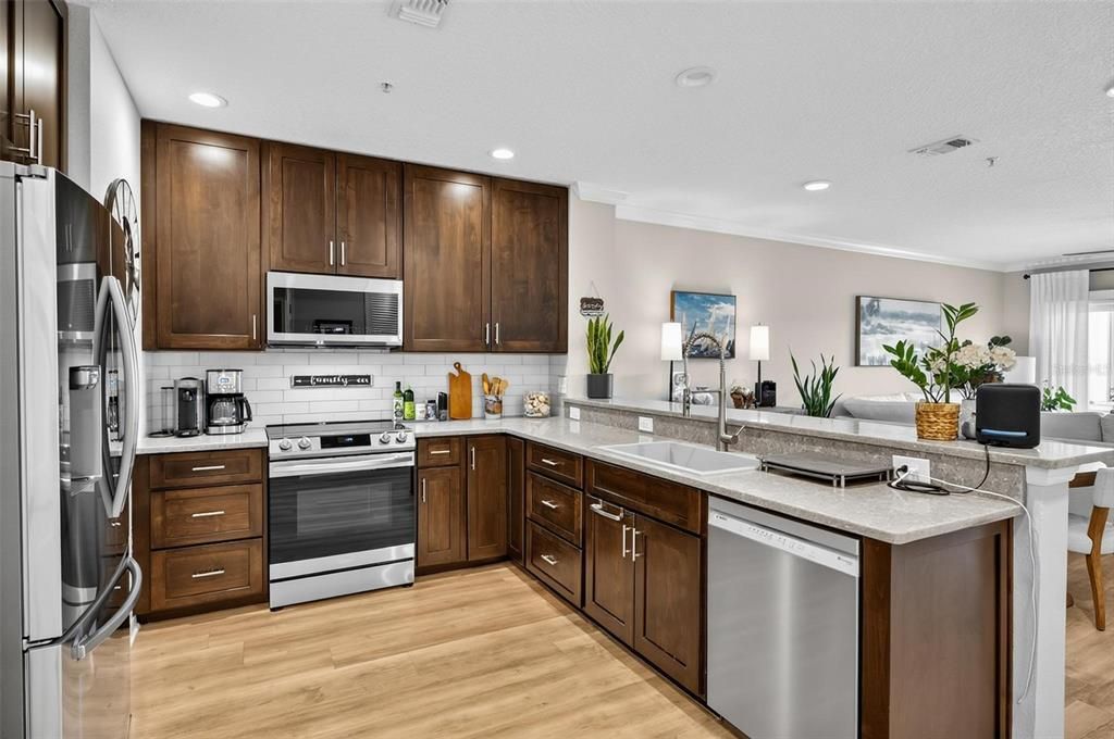 Activo con contrato: $399,000 (3 camas, 2 baños, 1377 Pies cuadrados)