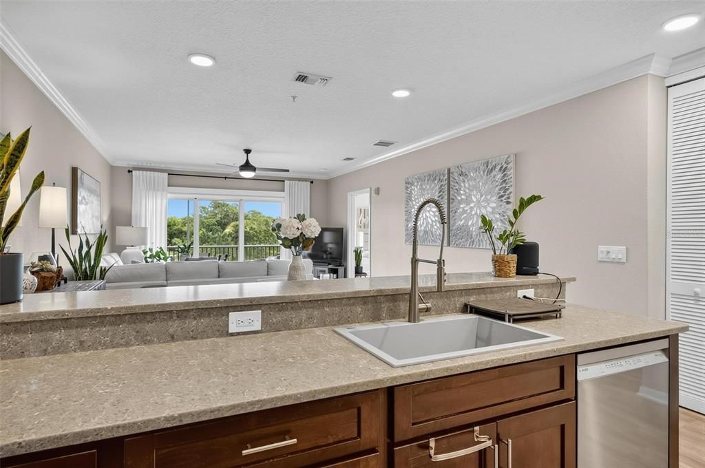 Activo con contrato: $399,000 (3 camas, 2 baños, 1377 Pies cuadrados)