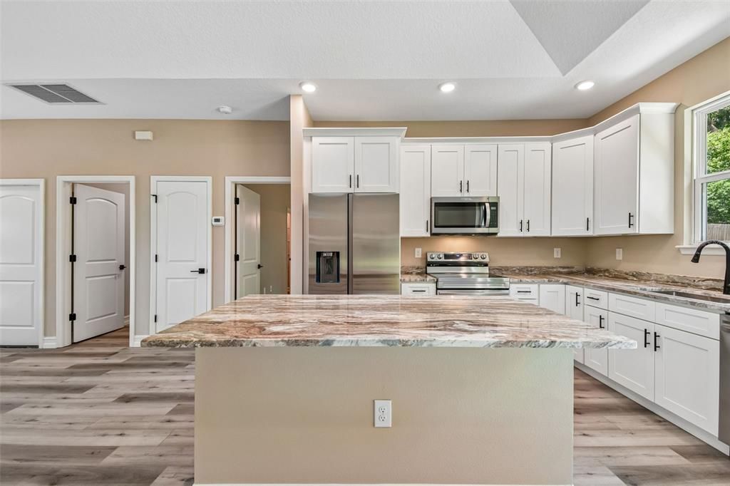 For Sale: $349,900 (3 beds, 2 baths, 1530 Square Feet)