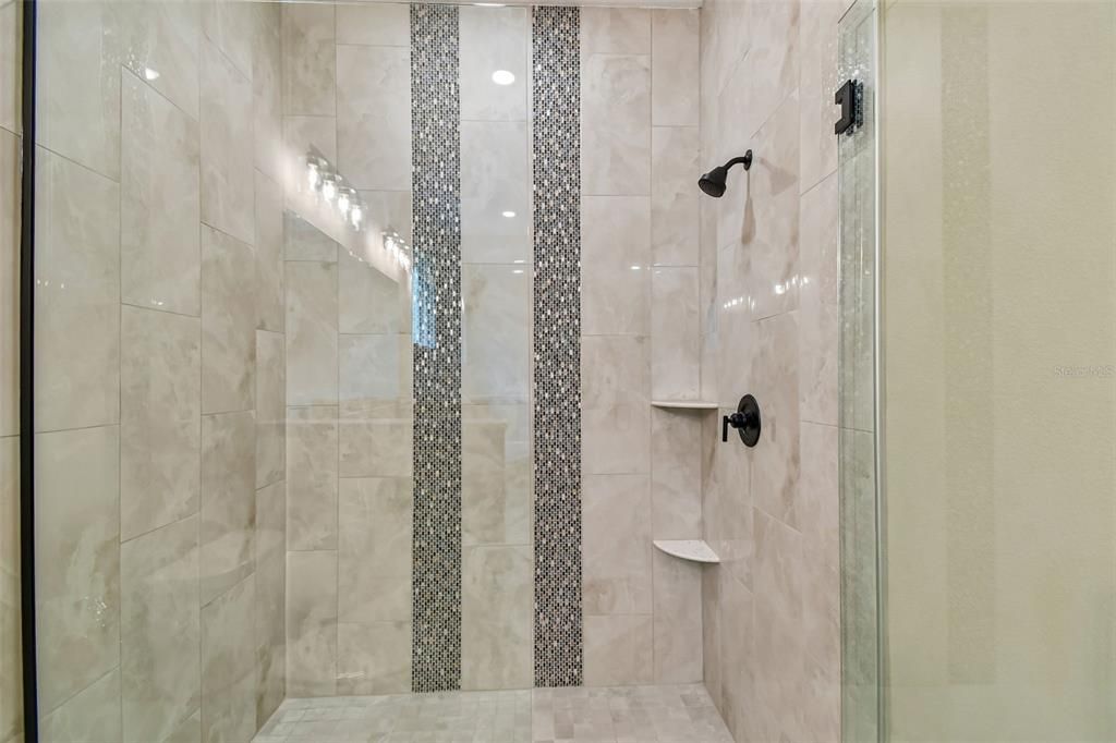 For Sale: $349,900 (3 beds, 2 baths, 1530 Square Feet)