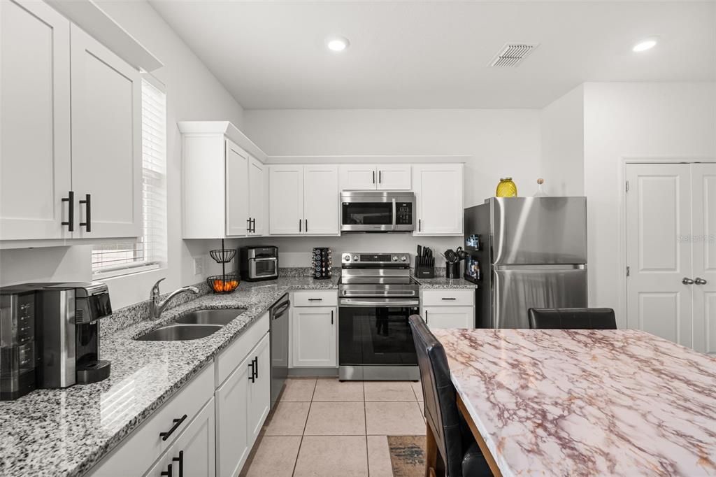 For Sale: $365,000 (3 beds, 2 baths, 1605 Square Feet)