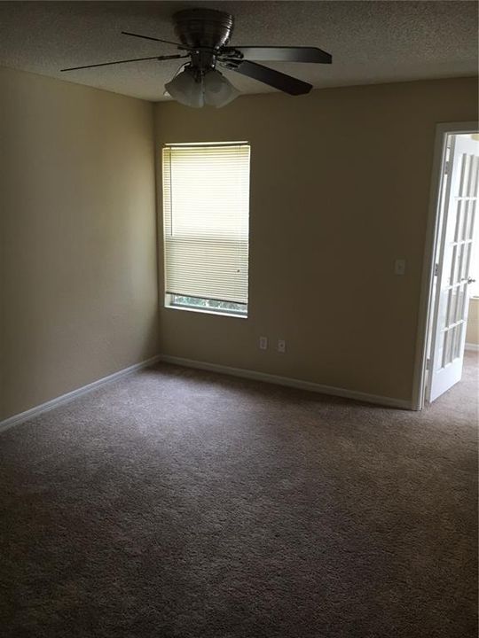 For Rent: $1,250 (1 beds, 1 baths, 711 Square Feet)