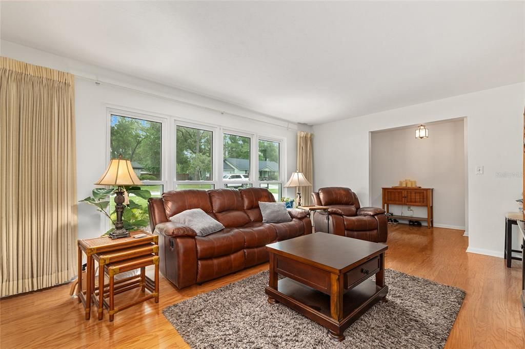 На продажу: $419,900 (4 спален, 2 ванн, 2136 Квадратных фут)