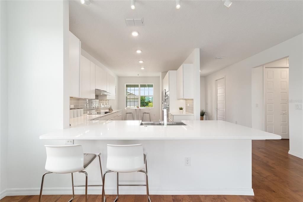 For Sale: $309,900 (2 beds, 2 baths, 1500 Square Feet)