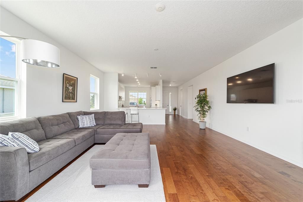For Sale: $309,900 (2 beds, 2 baths, 1500 Square Feet)