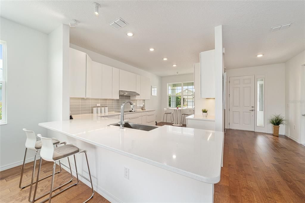 For Sale: $309,900 (2 beds, 2 baths, 1500 Square Feet)