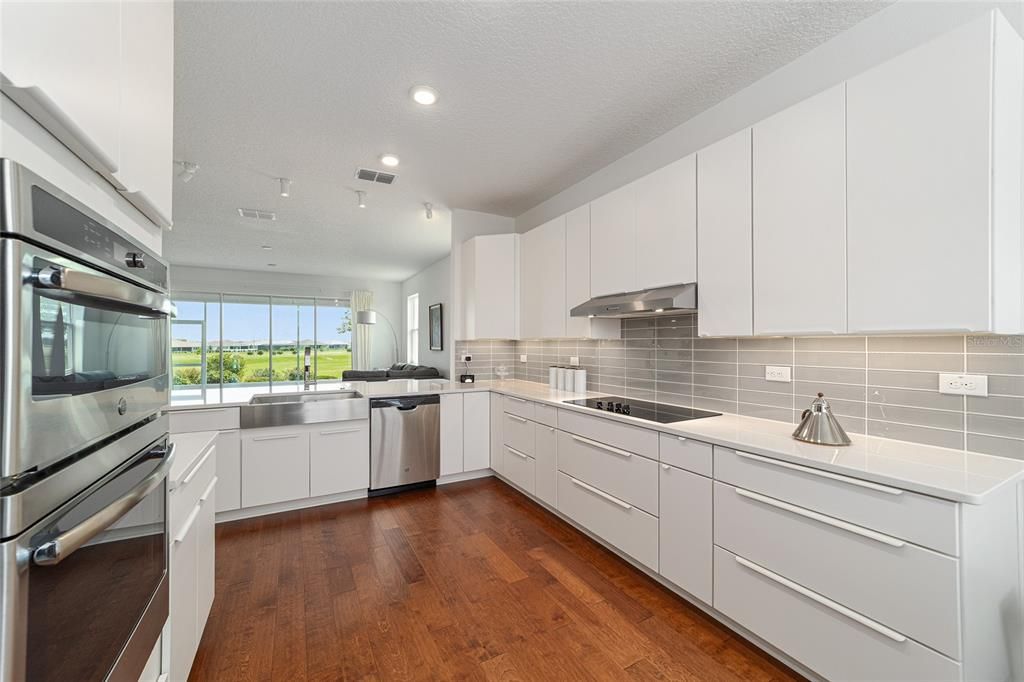 For Sale: $309,900 (2 beds, 2 baths, 1500 Square Feet)