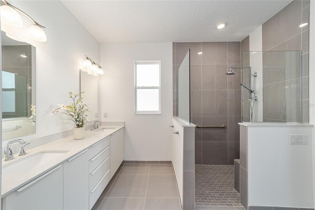 For Sale: $309,900 (2 beds, 2 baths, 1500 Square Feet)