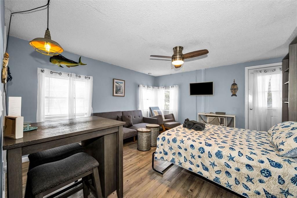 En Venta: $269,900 (0 camas, 1 baños, 260 Pies cuadrados)
