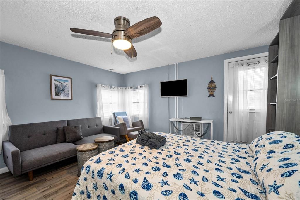 En Venta: $269,900 (0 camas, 1 baños, 260 Pies cuadrados)