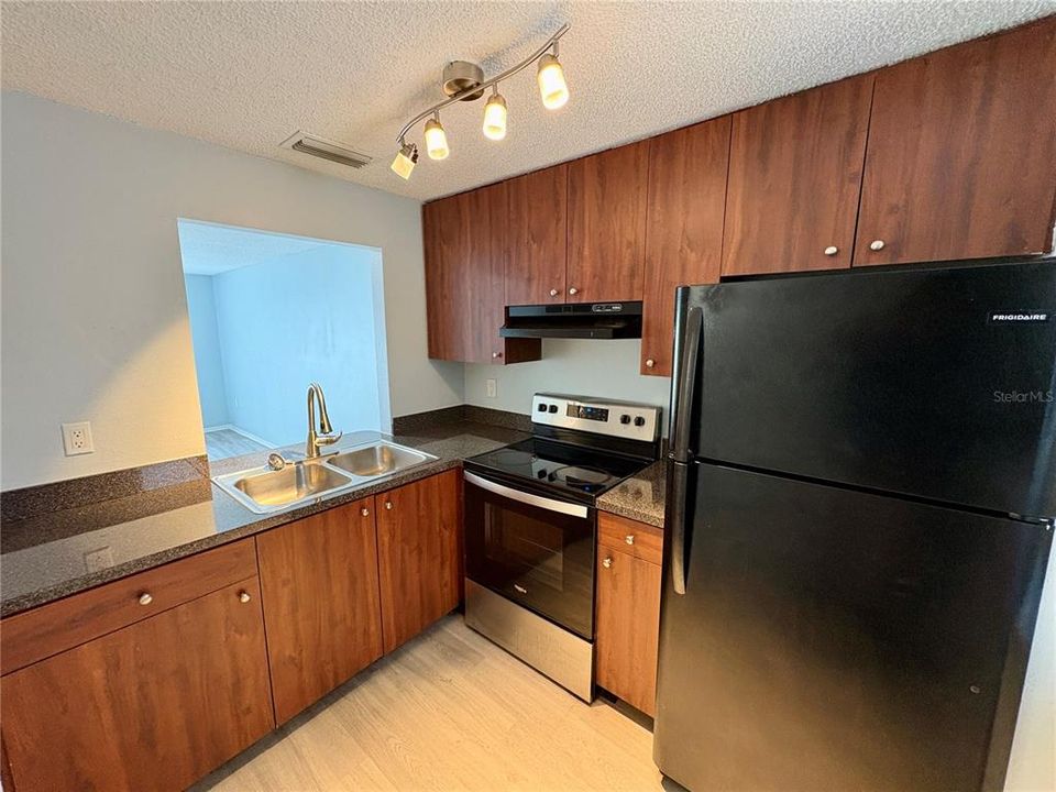For Rent: $1,350 (2 beds, 1 baths, 1209 Square Feet)