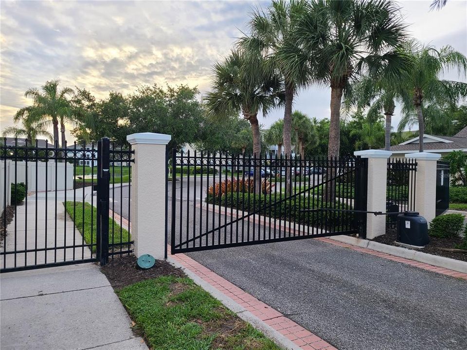 For Rent: $1,350 (1 beds, 1 baths, 794 Square Feet)