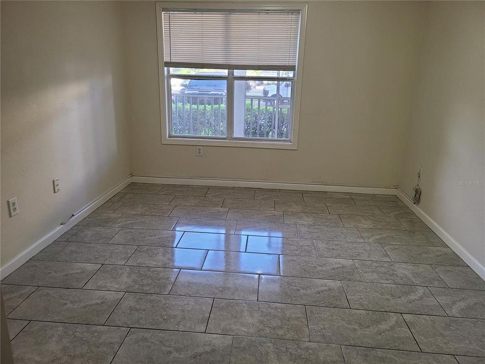 For Rent: $1,350 (1 beds, 1 baths, 794 Square Feet)