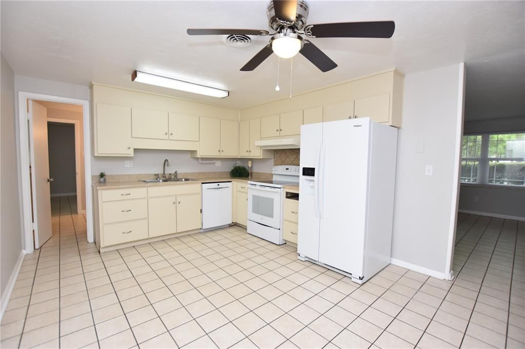 В аренду: $1,860 (3 спален, 2 ванн, 1232 Квадратных фут)