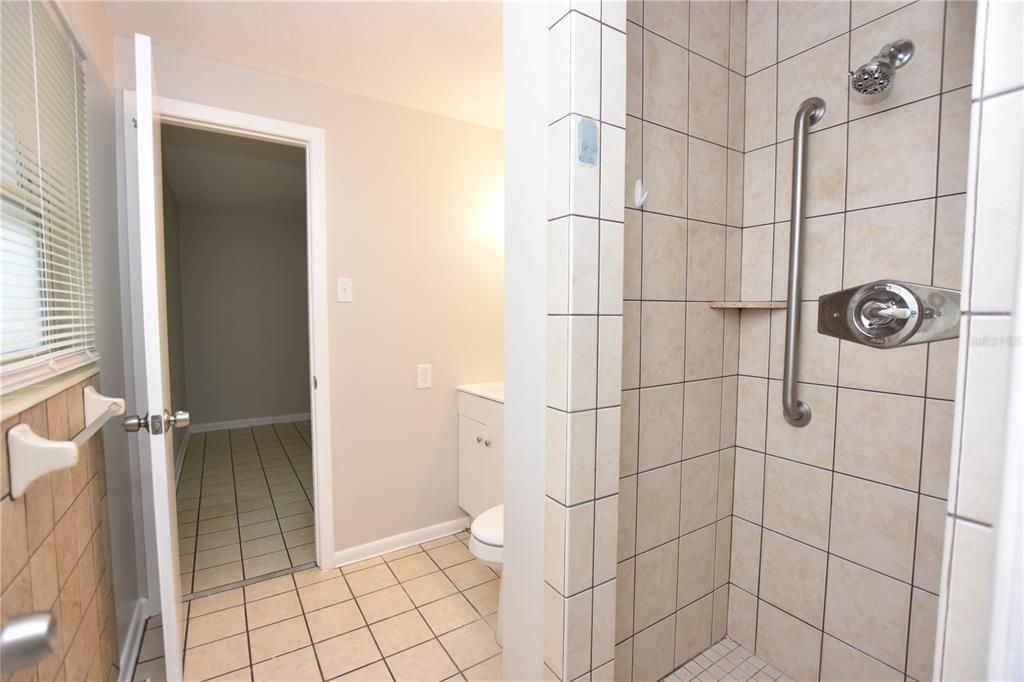 В аренду: $1,860 (3 спален, 2 ванн, 1232 Квадратных фут)