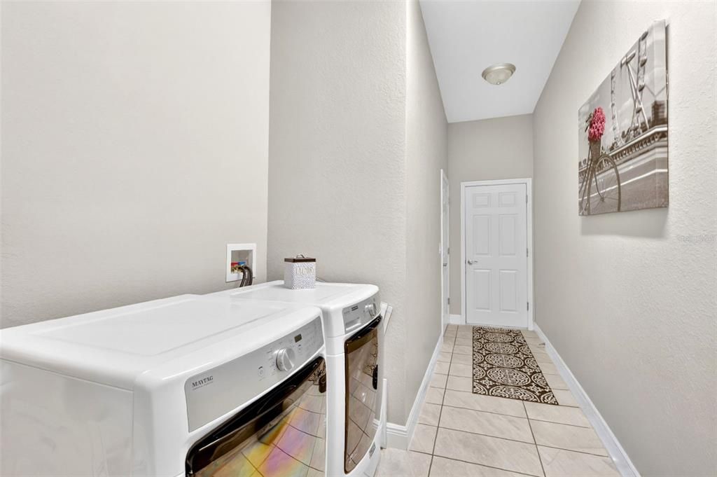 For Sale: $318,900 (3 beds, 2 baths, 1575 Square Feet)
