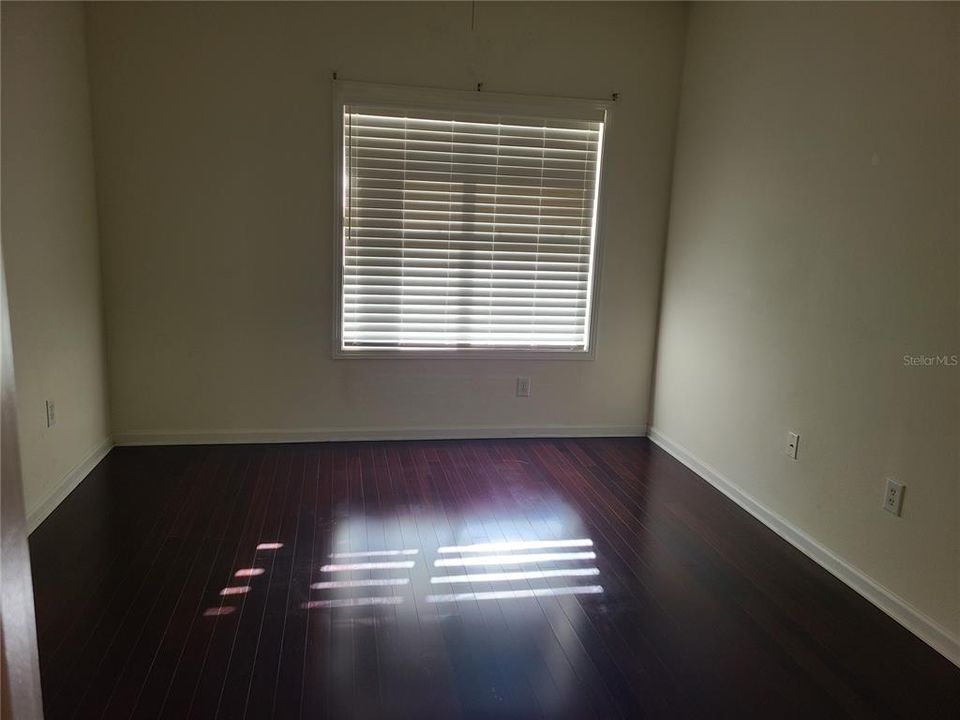 For Rent: $1,350 (1 beds, 1 baths, 794 Square Feet)