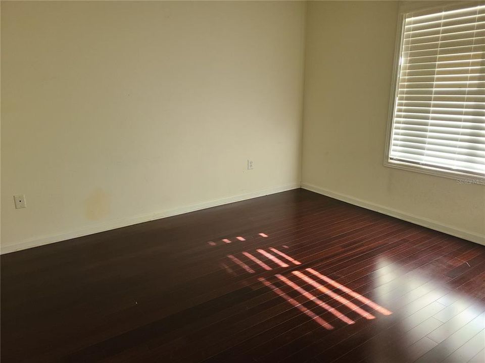 For Rent: $1,350 (1 beds, 1 baths, 794 Square Feet)