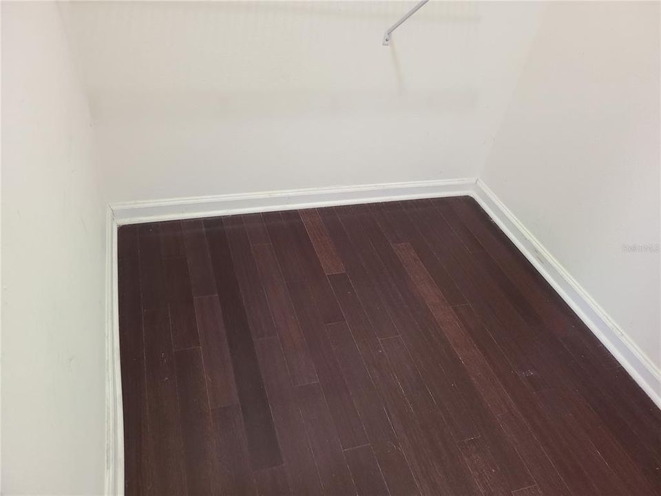 For Rent: $1,350 (1 beds, 1 baths, 794 Square Feet)