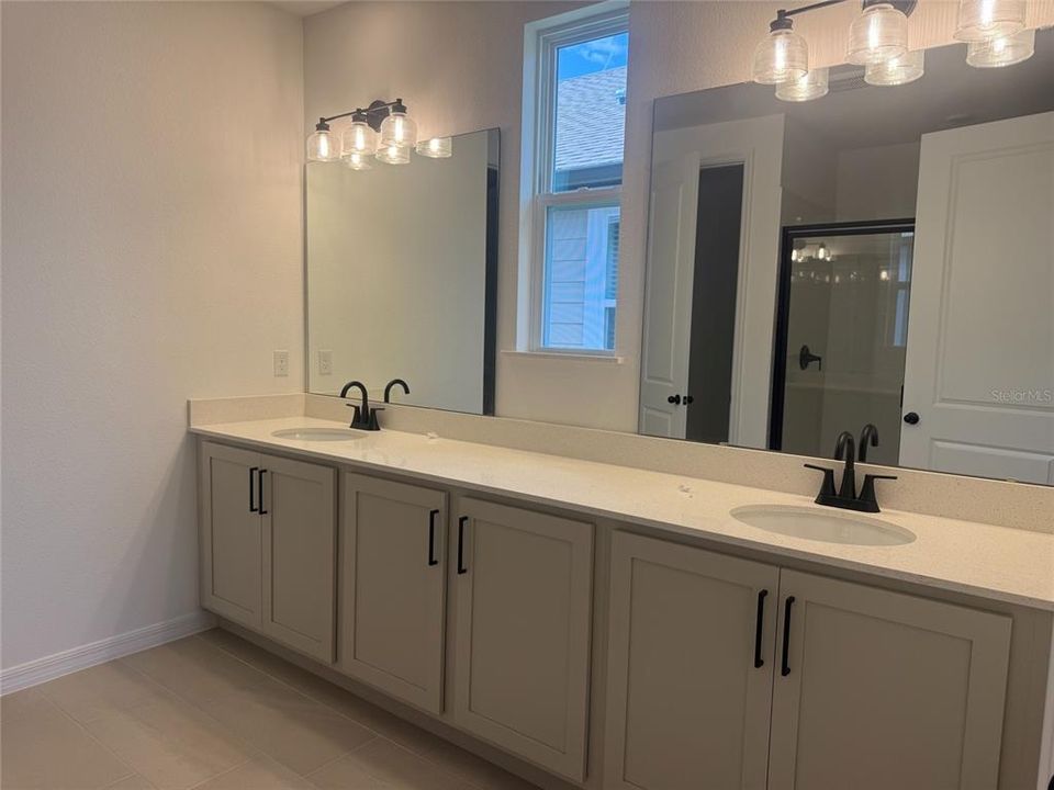 En Venta: $469,990 (3 camas, 2 baños, 2066 Pies cuadrados)
