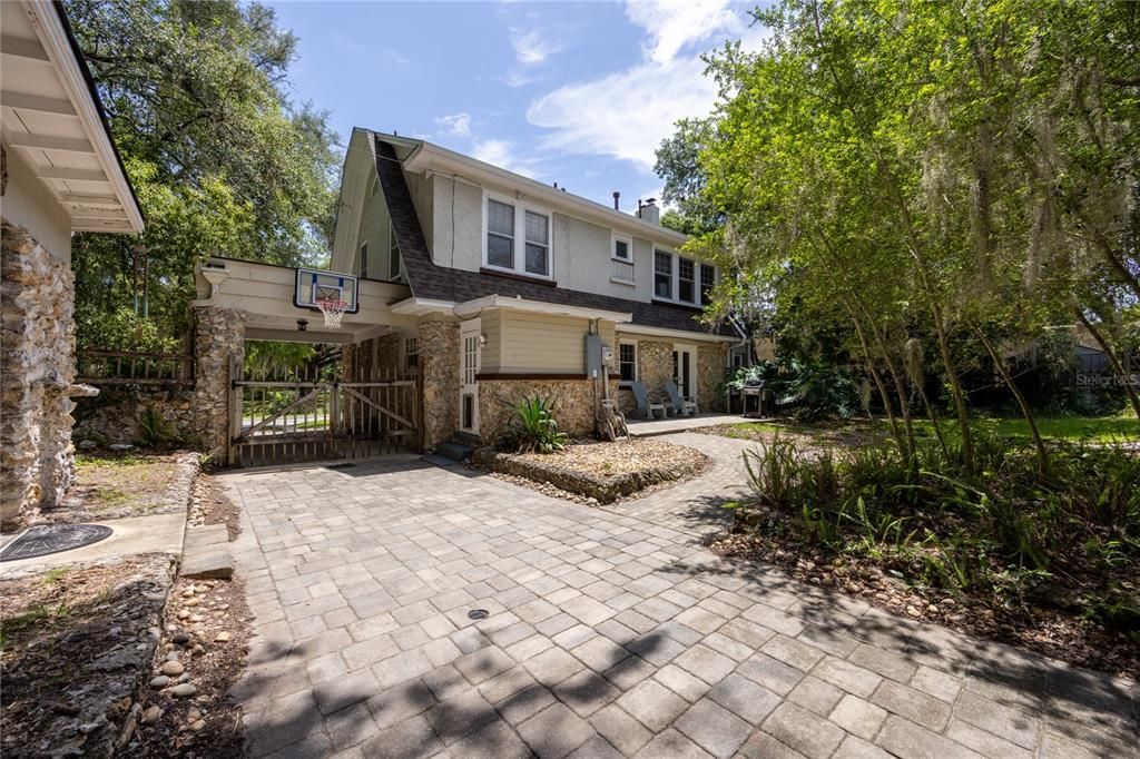 For Sale: $730,000 (4 beds, 3 baths, 2693 Square Feet)