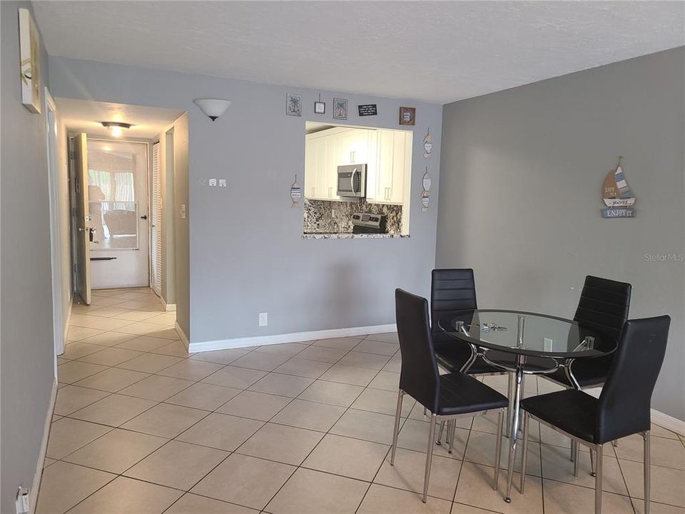 В аренду: $1,950 (2 спален, 2 ванн, 874 Квадратных фут)