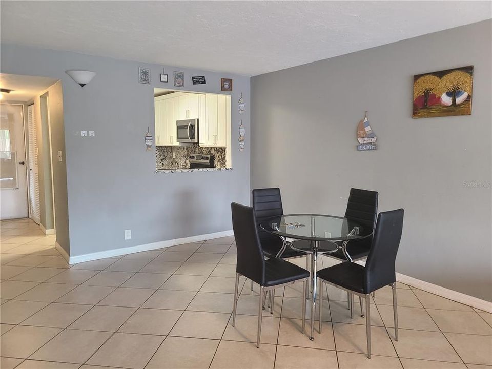 В аренду: $1,950 (2 спален, 2 ванн, 874 Квадратных фут)