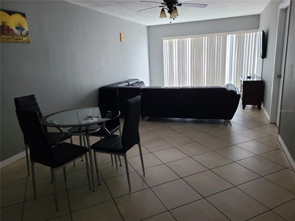 В аренду: $1,950 (2 спален, 2 ванн, 874 Квадратных фут)