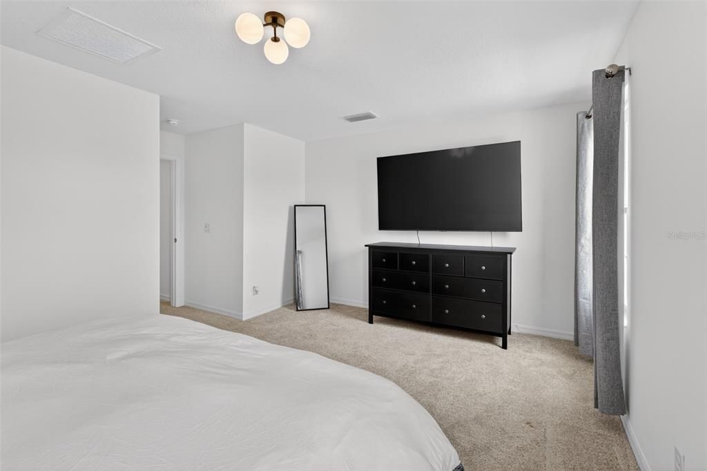 For Sale: $399,990 (4 beds, 2 baths, 1868 Square Feet)