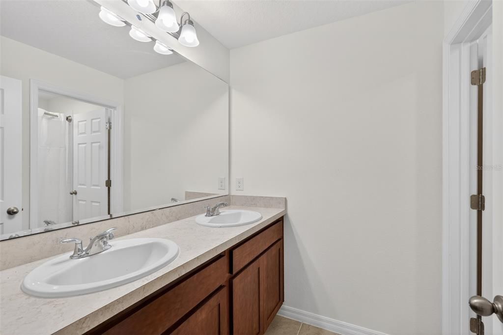 For Sale: $399,990 (4 beds, 2 baths, 1868 Square Feet)
