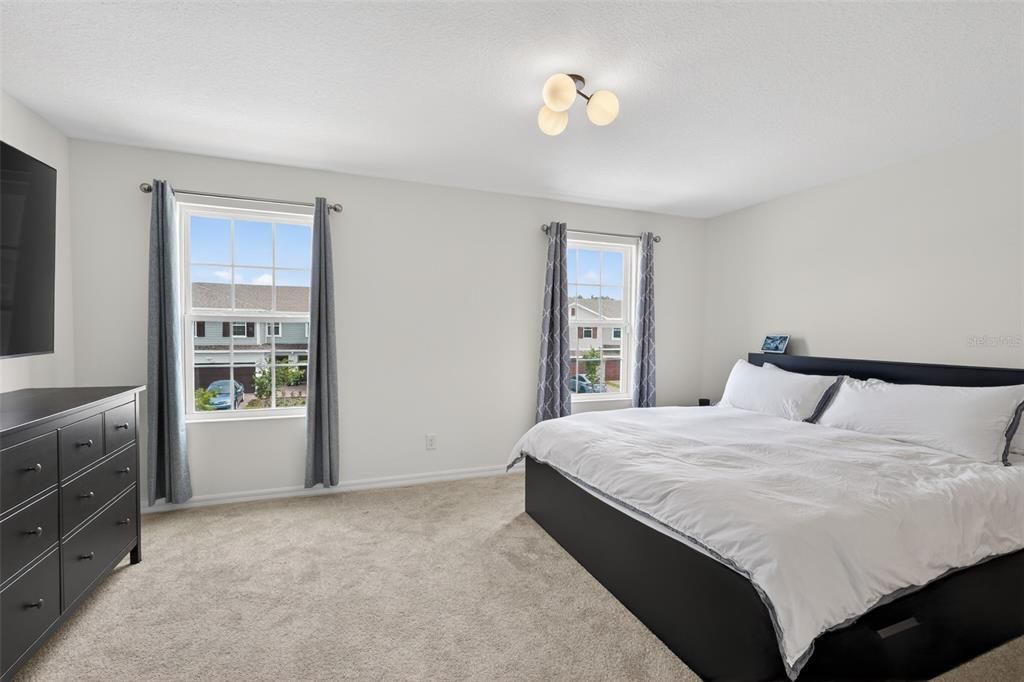 For Sale: $399,990 (4 beds, 2 baths, 1868 Square Feet)
