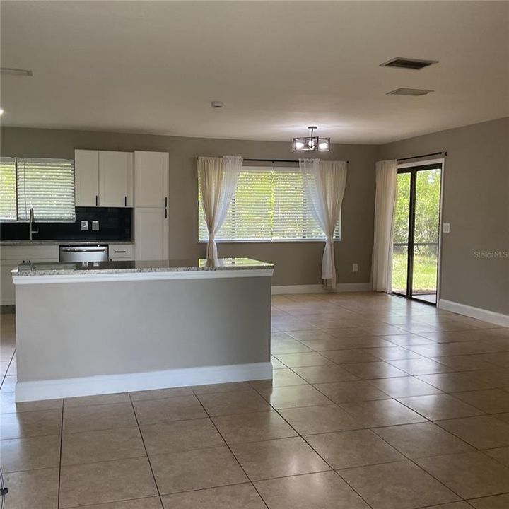 For Rent: $1,600 (3 beds, 2 baths, 1204 Square Feet)