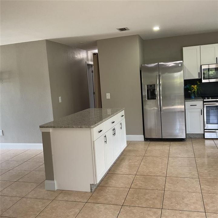 For Rent: $1,600 (3 beds, 2 baths, 1204 Square Feet)