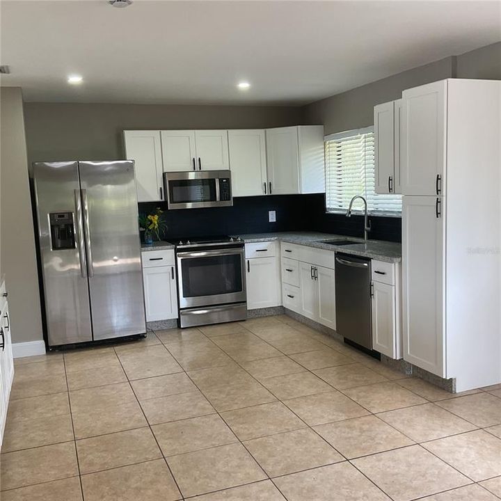 For Rent: $1,600 (3 beds, 2 baths, 1204 Square Feet)