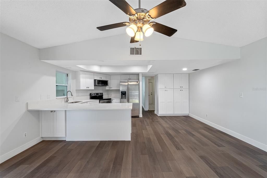 For Rent: $2,990 (3 beds, 2 baths, 1810 Square Feet)