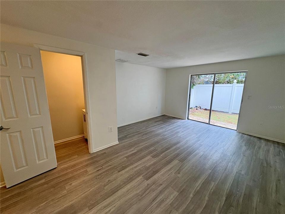 For Rent: $1,350 (2 beds, 1 baths, 1209 Square Feet)