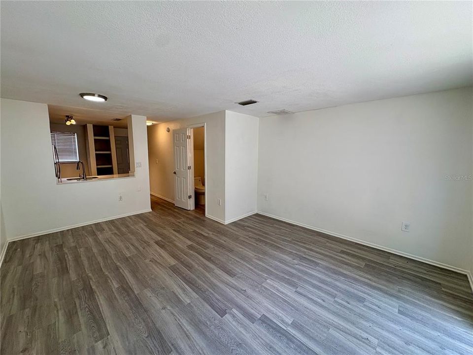 For Rent: $1,350 (2 beds, 1 baths, 1209 Square Feet)