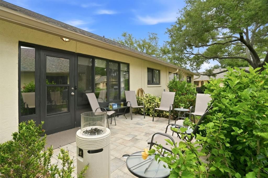 待售: $259,900 (2 贝兹, 2 浴室, 960 平方英尺)