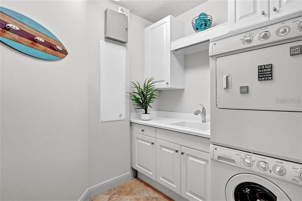 For Sale: $2,400,000 (2 beds, 2 baths, 2019 Square Feet)