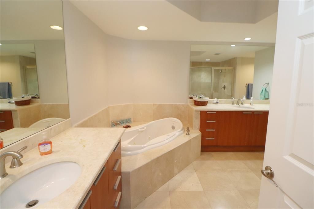 En Venta: $324,900 (2 camas, 2 baños, 1660 Pies cuadrados)
