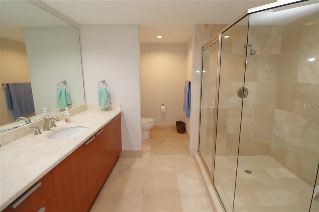 En Venta: $324,900 (2 camas, 2 baños, 1660 Pies cuadrados)